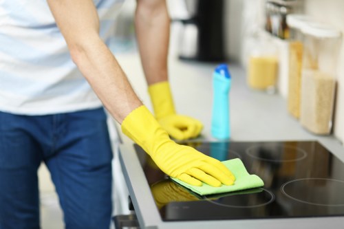Kitchen and bathroom move-out cleaning in East London property