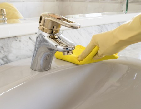 Oven cleaning service for a commercial kitchen in E9